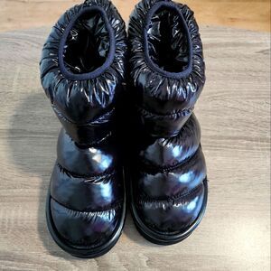 WOMEN'S ZARA BLACK UGGS SIZE GREAT CONDITION.